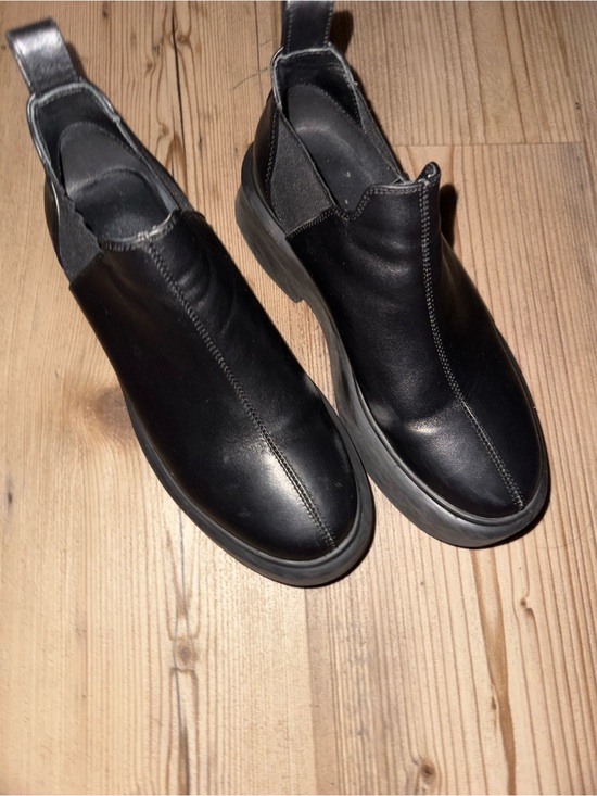 The Row Shoes - The Row Black Leather Chelsea Ankle Boots